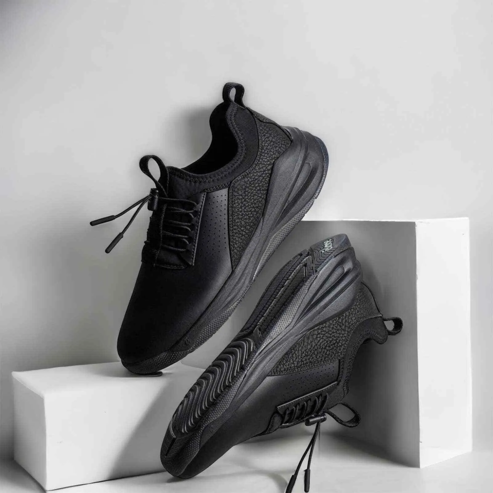 Clove Classic Healthcare Nursing Shoes - All Black Option, Size 8 New Sneakers