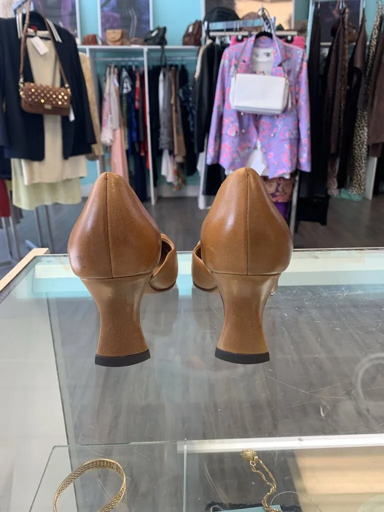 John Fluevog Brown Leather and Gold Pumps Size 8.5