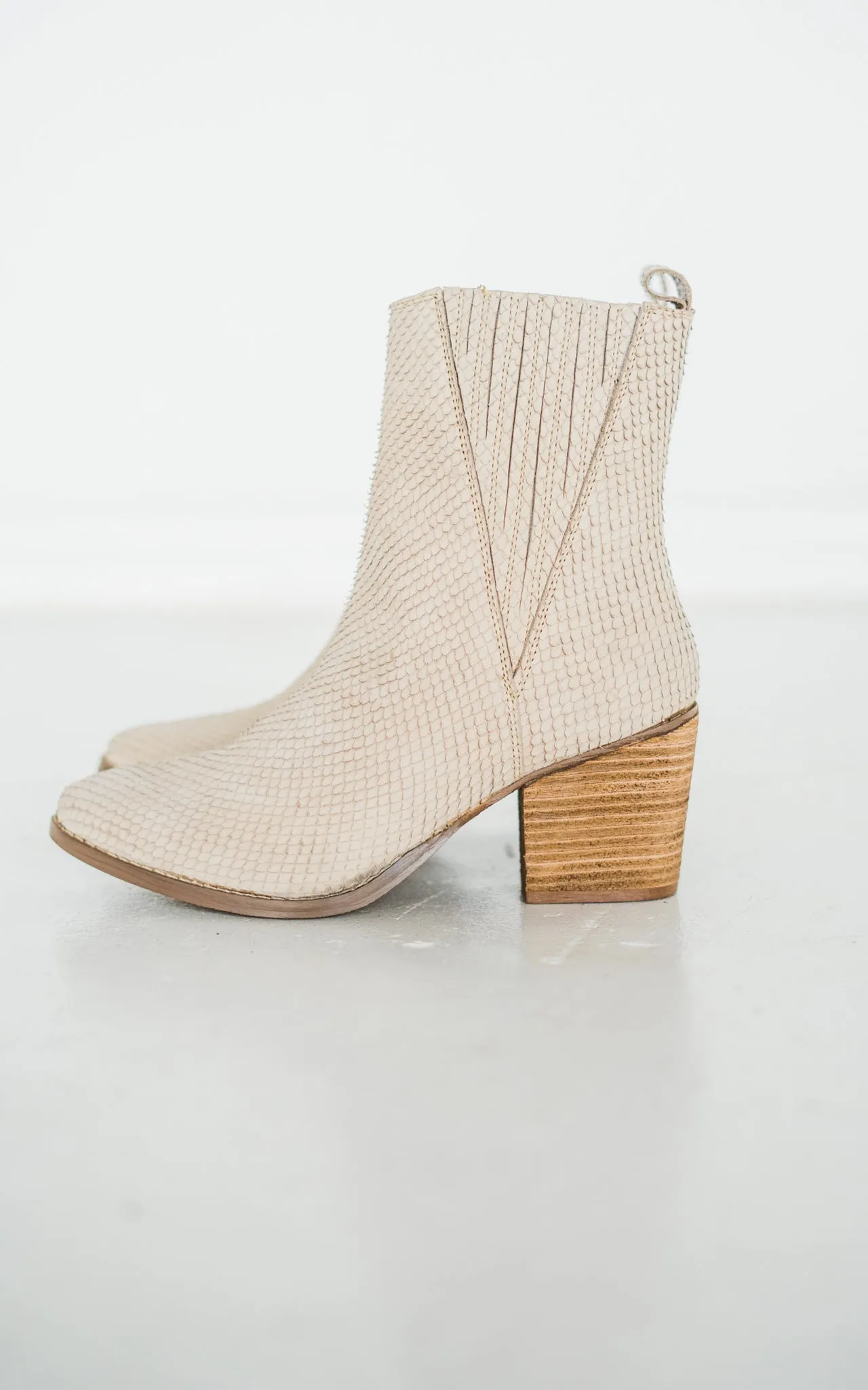 ONLINE EXCLUSIVE Taris Ankle Boot in Cream
