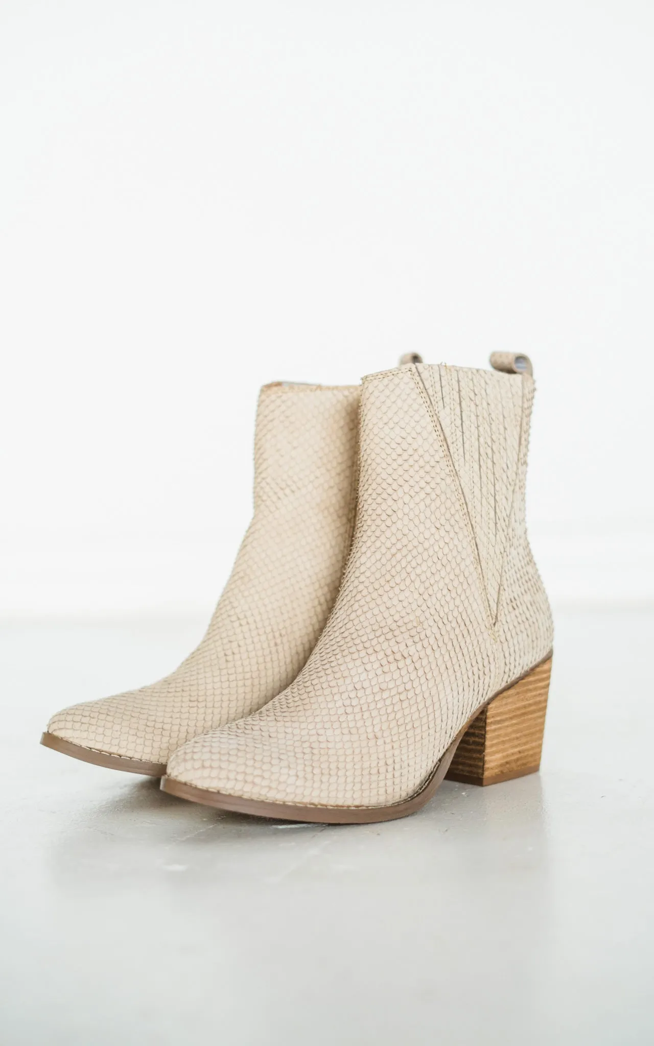 ONLINE EXCLUSIVE Taris Ankle Boot in Cream