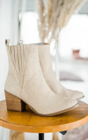 ONLINE EXCLUSIVE Taris Ankle Boot in Cream