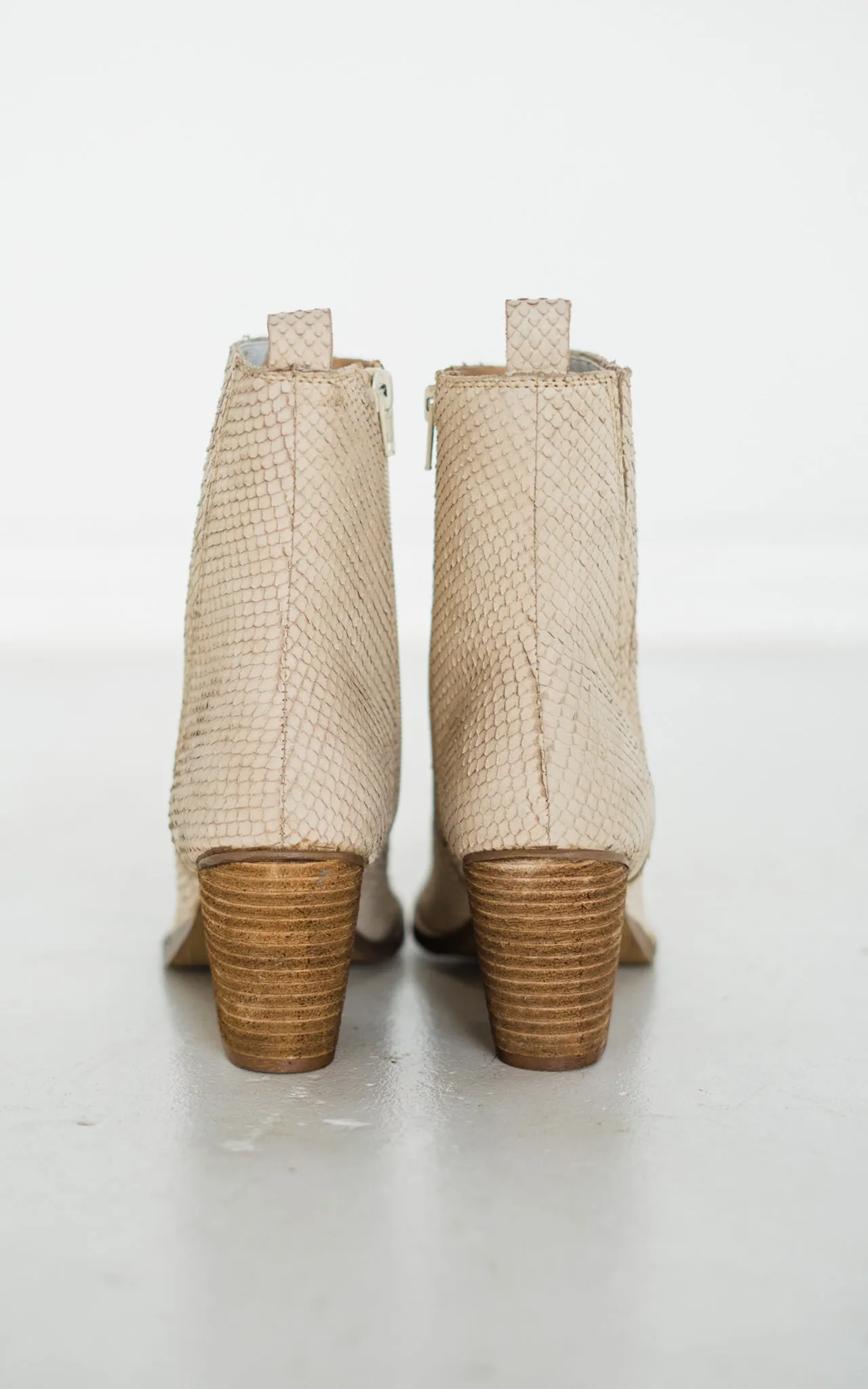 ONLINE EXCLUSIVE Taris Ankle Boot in Cream