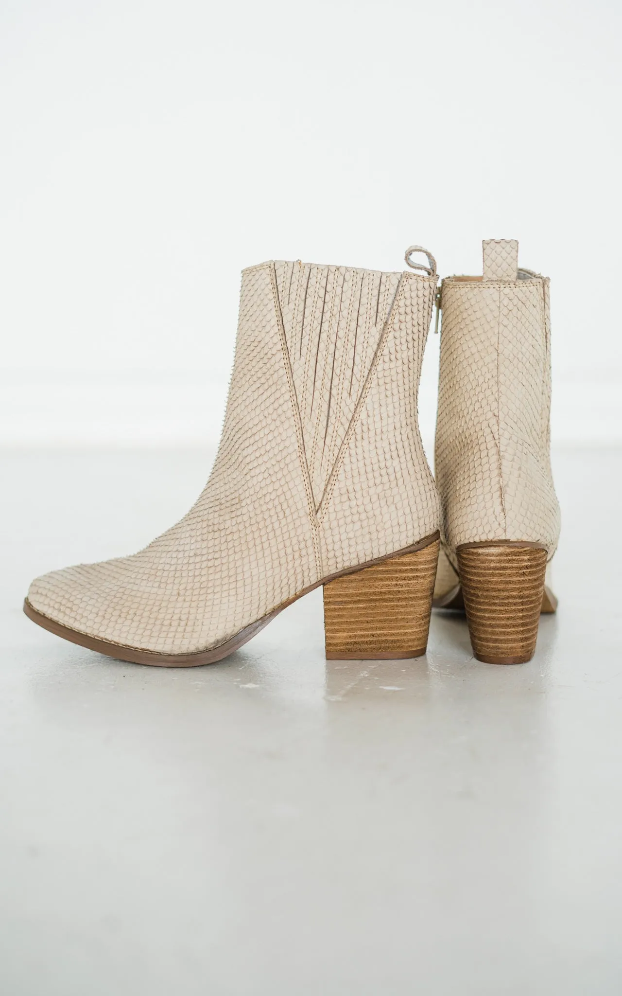 ONLINE EXCLUSIVE Taris Ankle Boot in Cream