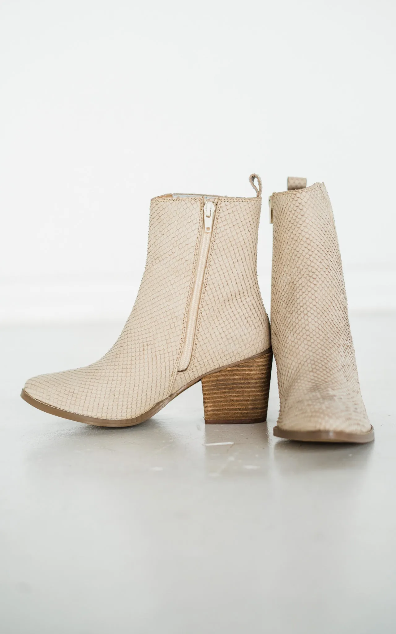 ONLINE EXCLUSIVE Taris Ankle Boot in Cream
